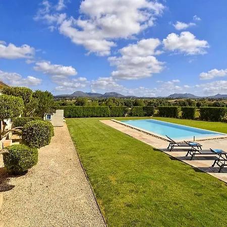 Lavish With Private Swimming Pool