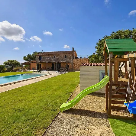 Villa Lavish With Private Swimming Pool